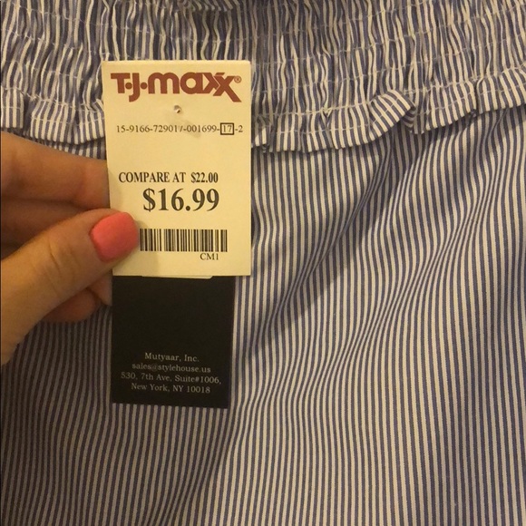 NWT! Off the shoulder dress - Picture 3 of 3